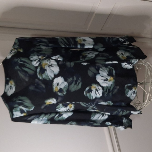 Simply Vera Top - Picture 2 of 7